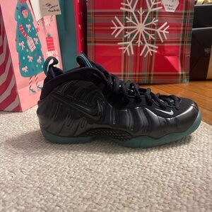 Nike Kids Black and Teal Sneakers